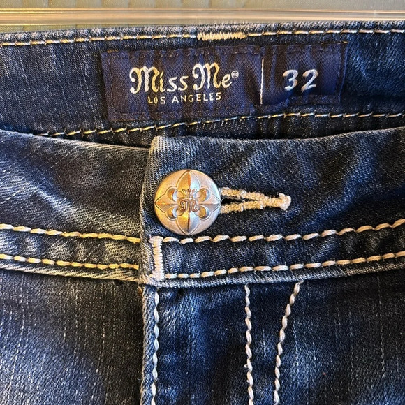 Miss Me Curvy Boot Cut Buckle Exclusive Bling Leopard Jeans - Picture 7 of 7